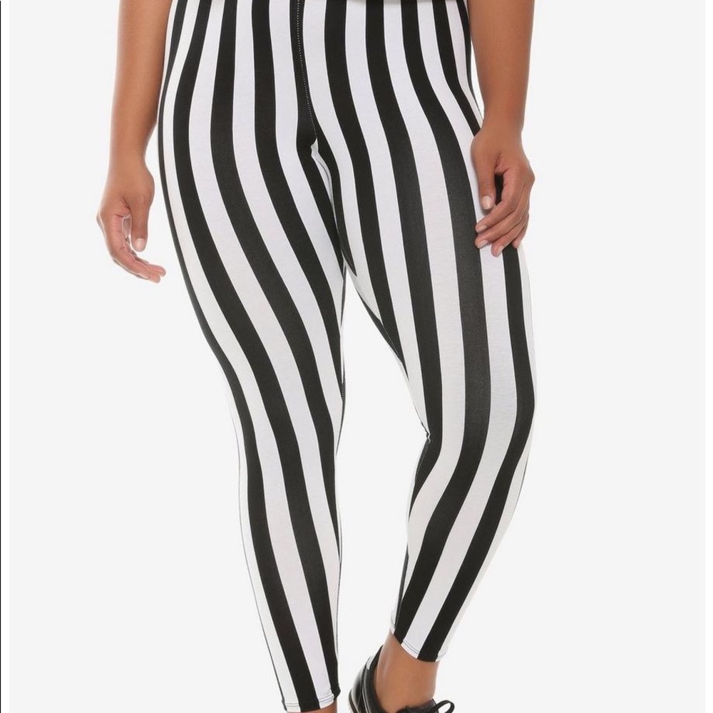 Black and white vertical striped leggings